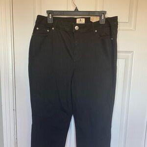 Penningtons Women's Black Jeans
NWT